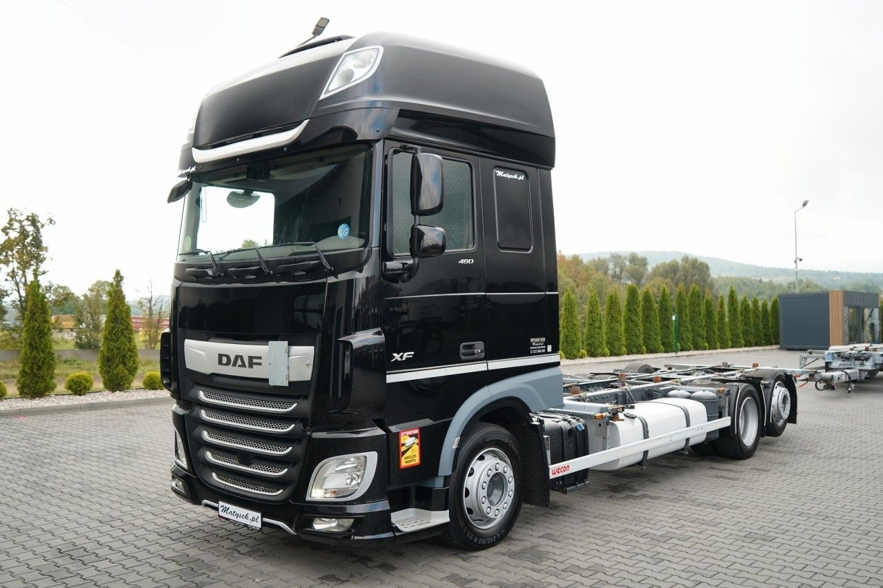 DAF XF 480 / BDF / 6X2 / SSC / I-PARK COOL / OŚ POD - Cserefelépítményes teherautó: 1 kép. DAF XF 480 / BDF / 6X2 / SSC / I-PARK COOL / OŚ POD - Cserefelépítményes teherautó: 1 kép.