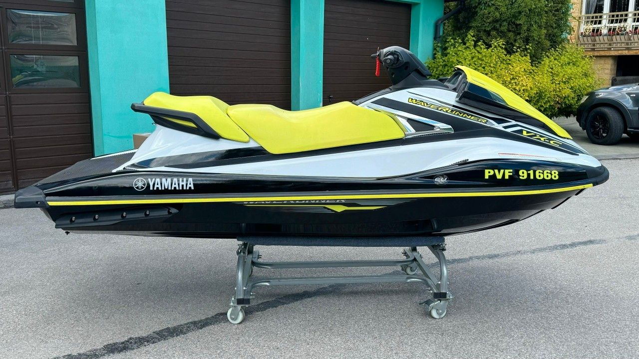 Yamaha WAVERUNNER VX-C / WATERSCRAPER / 220 HOURS / 201 - Egyéb gépek: 4 kép. Yamaha WAVERUNNER VX-C / WATERSCRAPER / 220 HOURS / 201 - Egyéb gépek: 4 kép.