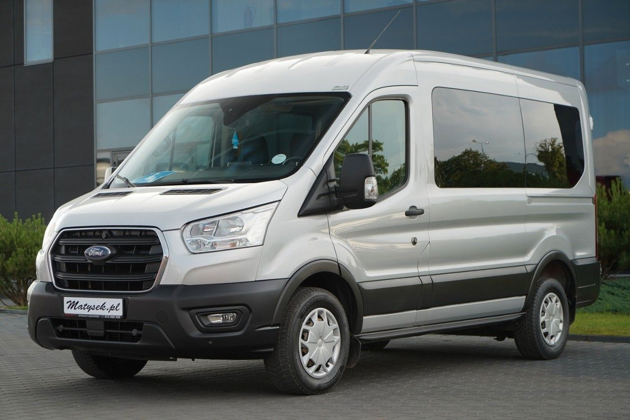 Ford TRANSIT / 6 miejsc + Najazd na wózek / Dla osób - Kisbusz: 1 kép. Ford TRANSIT / 6 miejsc + Najazd na wózek / Dla osób - Kisbusz: 1 kép.