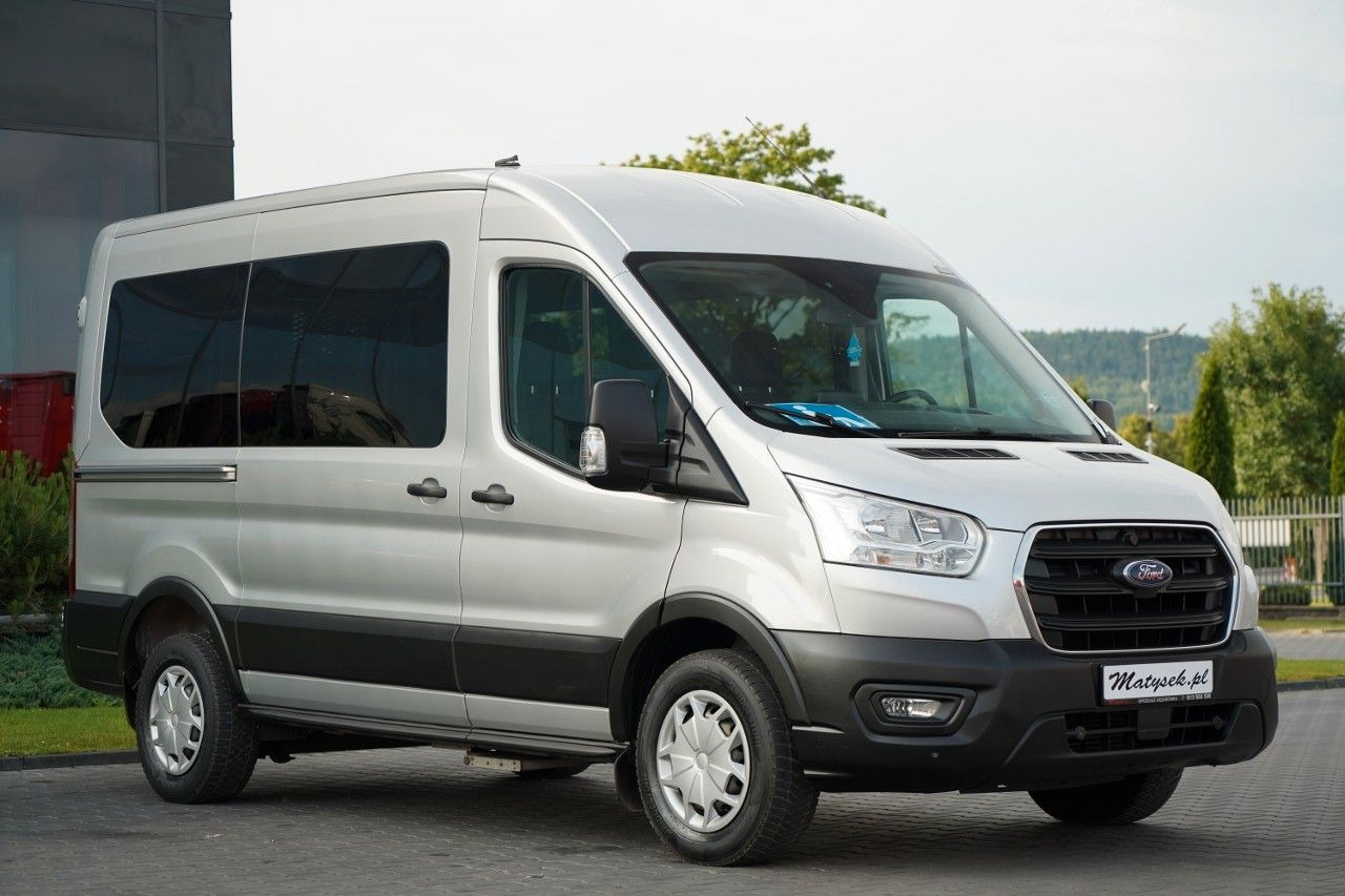 Ford TRANSIT / 6 miejsc + Najazd na wózek / Dla osób - Kisbusz: 3 kép. Ford TRANSIT / 6 miejsc + Najazd na wózek / Dla osób - Kisbusz: 3 kép.