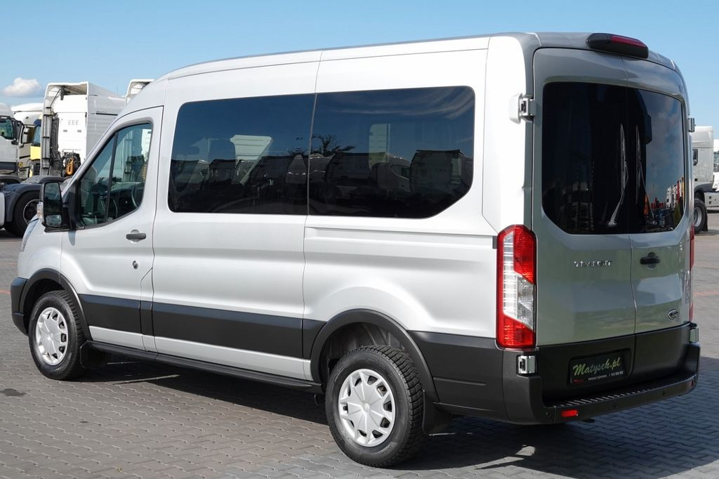 Ford TRANSIT / 6 miejsc + Najazd na wózek / Dla osób - Duplakabinos kisteherautó: 3 kép. Ford TRANSIT / 6 miejsc + Najazd na wózek / Dla osób - Duplakabinos kisteherautó: 3 kép.
