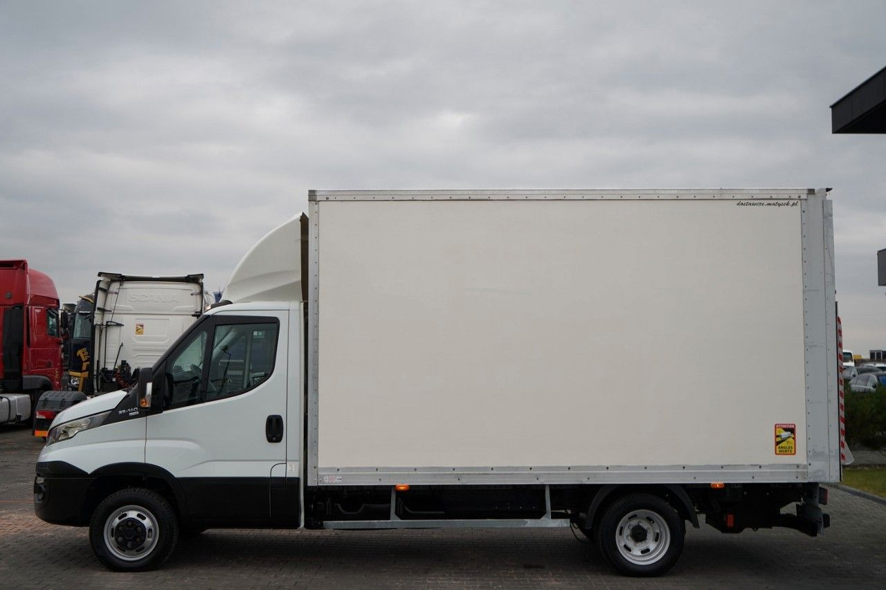 Iveco DAILY 35-140 / KONTENER 4,2 M / WINDA / BLIŹNIAK - Hűtős kisteherautó: 4 kép. Iveco DAILY 35-140 / KONTENER 4,2 M / WINDA / BLIŹNIAK - Hűtős kisteherautó: 4 kép.