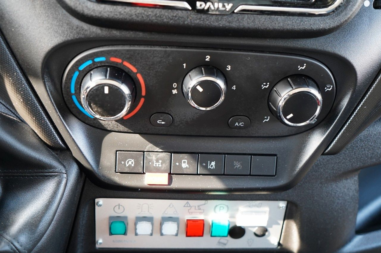 Emelőkosaras teherautó Iveco DAILY 35-140 / ZWYŻKA / PODNOŚNIK KOSZOWY FRANCE: 38 kép.