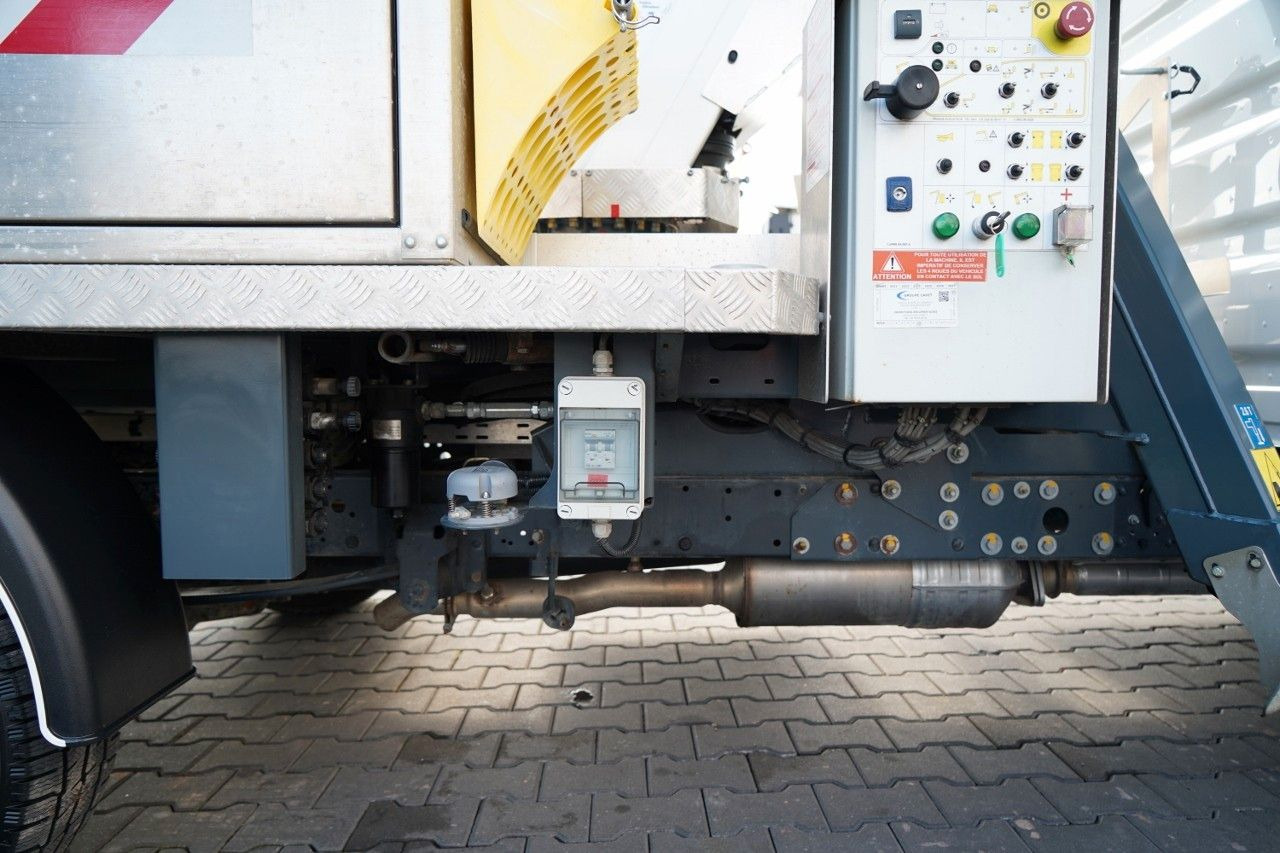 Emelőkosaras teherautó Iveco DAILY 35-140 / ZWYŻKA / PODNOŚNIK KOSZOWY FRANCE: 14 kép.