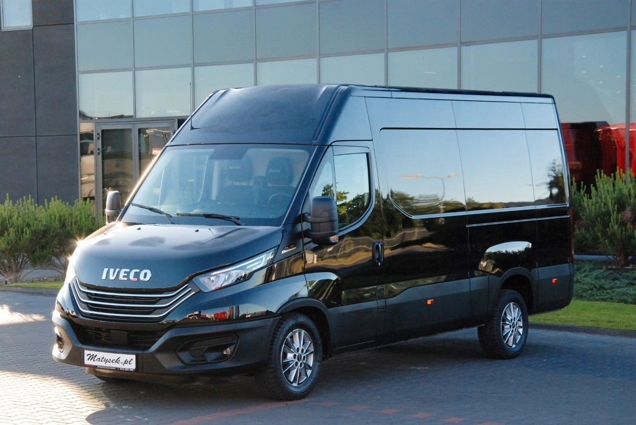 Iveco DAILY 35-180 / BLASZAK / 2022 ROK / HI-MATIC / - Furgon: 1 kép. Iveco DAILY 35-180 / BLASZAK / 2022 ROK / HI-MATIC / - Furgon: 1 kép.