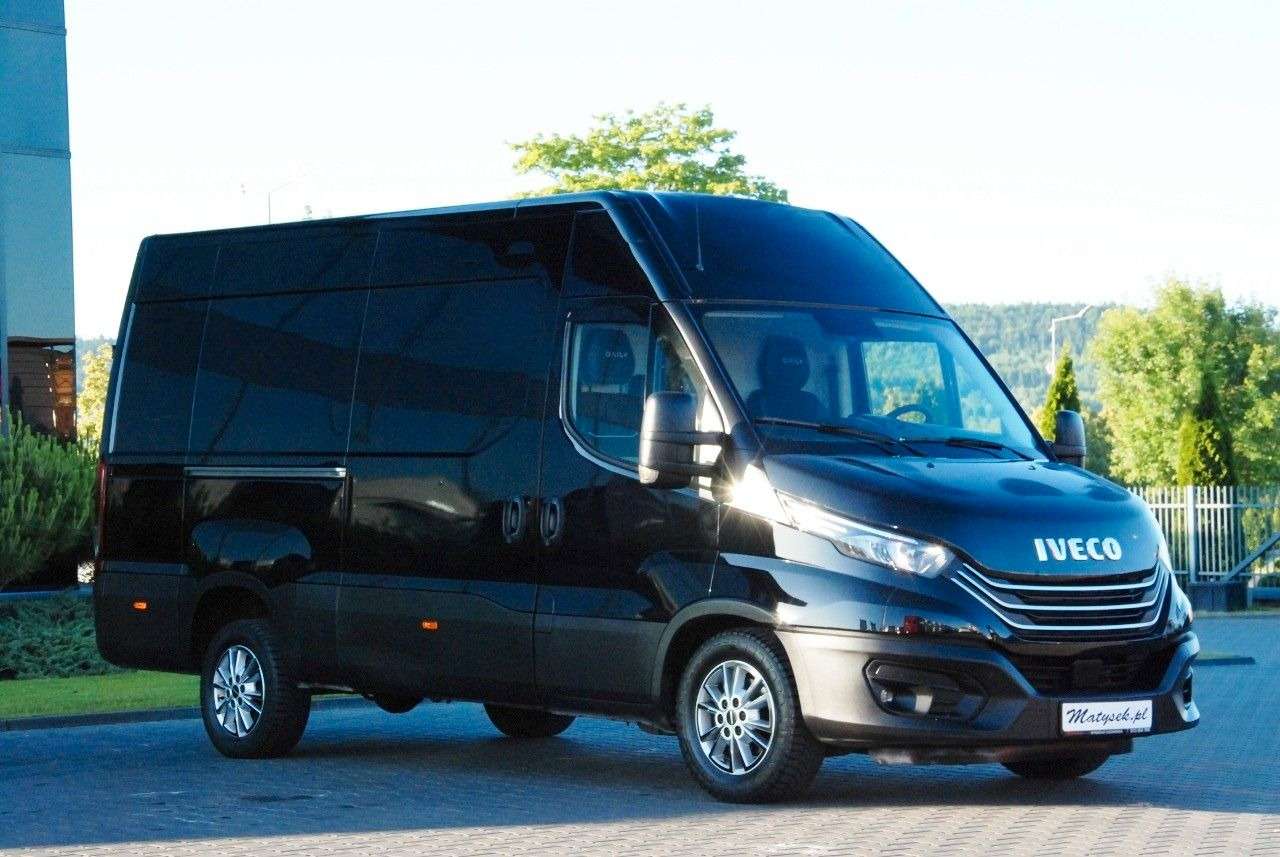 Iveco DAILY 35-180 / BLASZAK / 2022 ROK / HI-MATIC / - Furgon: 2 kép. Iveco DAILY 35-180 / BLASZAK / 2022 ROK / HI-MATIC / - Furgon: 2 kép.