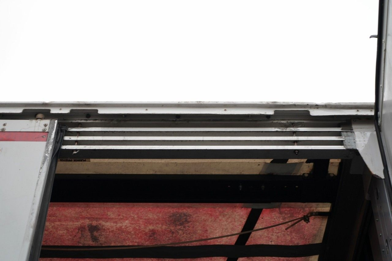 Ponyvás félpótkocsi Kässbohrer FIRANKA / MEGA / DACH PODNOSZONY / LOW DECK / 2: 21 kép. Ponyvás félpótkocsi Kässbohrer FIRANKA / MEGA / DACH PODNOSZONY / LOW DECK / 2: 21 kép.