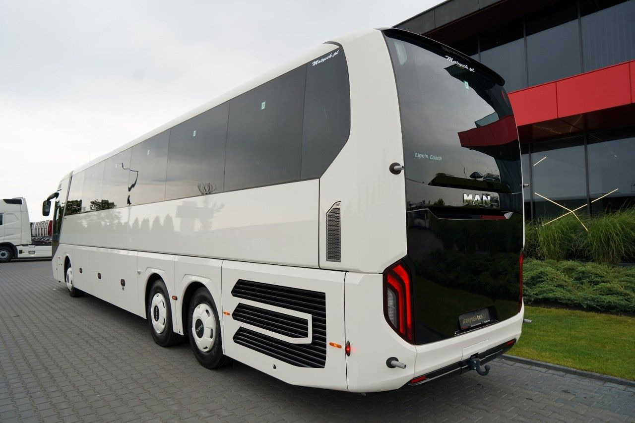 MAN LIONS COACH R08 / EURO 6 / FABRYCZNIE NOWY / DOS - Távolsági busz: 3 kép. MAN LIONS COACH R08 / EURO 6 / FABRYCZNIE NOWY / DOS - Távolsági busz: 3 kép.