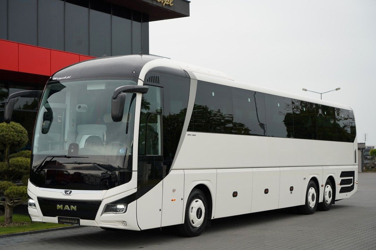 MAN LIONS COACH R08 / EURO 6 / FABRYCZNIE NOWY / DOS - Távolsági busz: 1 kép. MAN LIONS COACH R08 / EURO 6 / FABRYCZNIE NOWY / DOS - Távolsági busz: 1 kép.