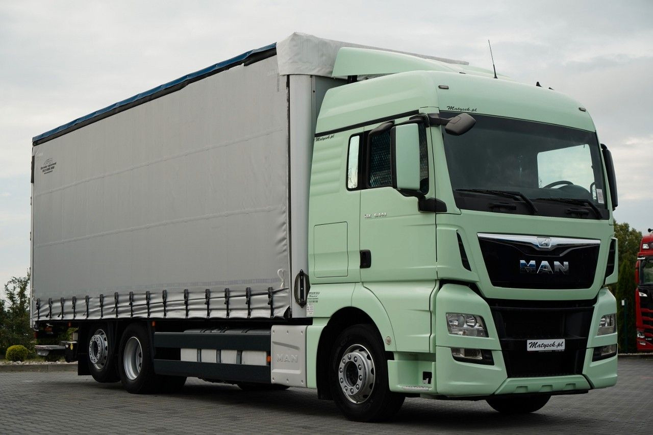 MAN TGX 26.440 / 6x2 / FIRANKA - 8,15 m / SOLÓWKA / MAN TGX 26.440 / 6x2 / FIRANKA - 8,15 m / SOLÓWKA / - Ponyvás teherautó: 1 kép. MAN TGX 26.440 / 6x2 / FIRANKA - 8,15 m / SOLÓWKA / MAN TGX 26.440 / 6x2 / FIRANKA - 8,15 m / SOLÓWKA / - Ponyvás teherautó: 1 kép.