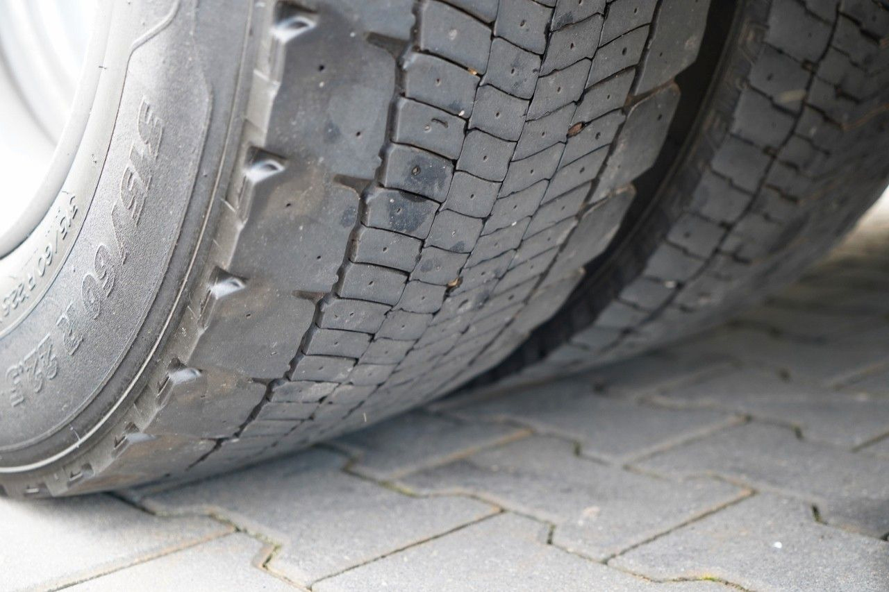 Ponyvás teherautó MAN TGX 26.470 / 6x2 / FIRANKA / SOLÓWKA / 6x2 / 12: 15 kép. Ponyvás teherautó MAN TGX 26.470 / 6x2 / FIRANKA / SOLÓWKA / 6x2 / 12: 15 kép.