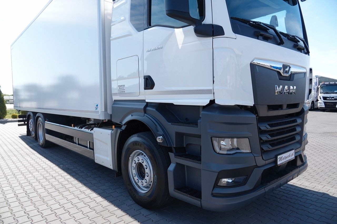 MAN TGX 26.520 / 6x2 / CHŁODNIA -8,6 M / AGREGAT THE - Dobozos felépítményű teherautó: 5 kép. MAN TGX 26.520 / 6x2 / CHŁODNIA -8,6 M / AGREGAT THE - Dobozos felépítményű teherautó: 5 kép.