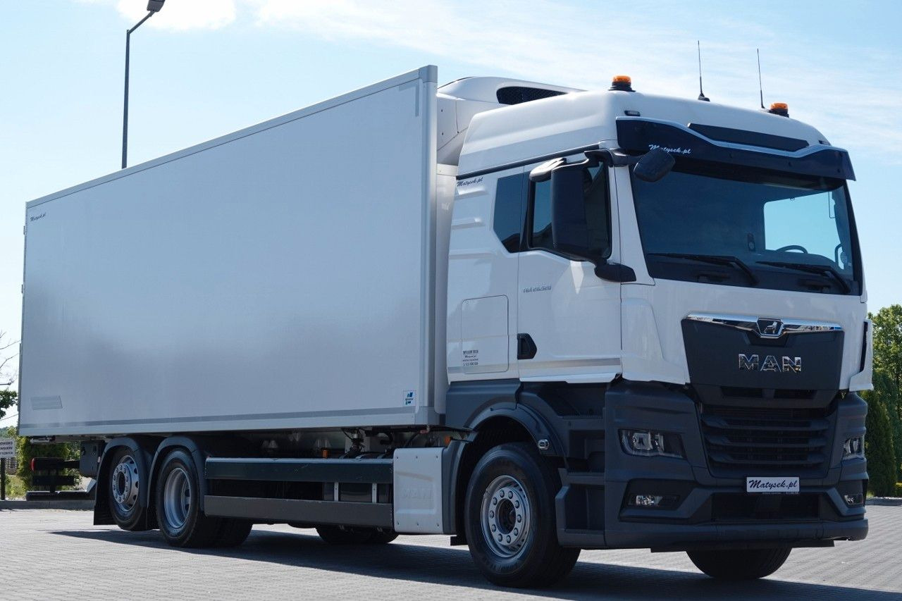 MAN TGX 26.520 / 6x2 / CHŁODNIA -8,6 M / AGREGAT THE - Dobozos felépítményű teherautó: 1 kép. MAN TGX 26.520 / 6x2 / CHŁODNIA -8,6 M / AGREGAT THE - Dobozos felépítményű teherautó: 1 kép.