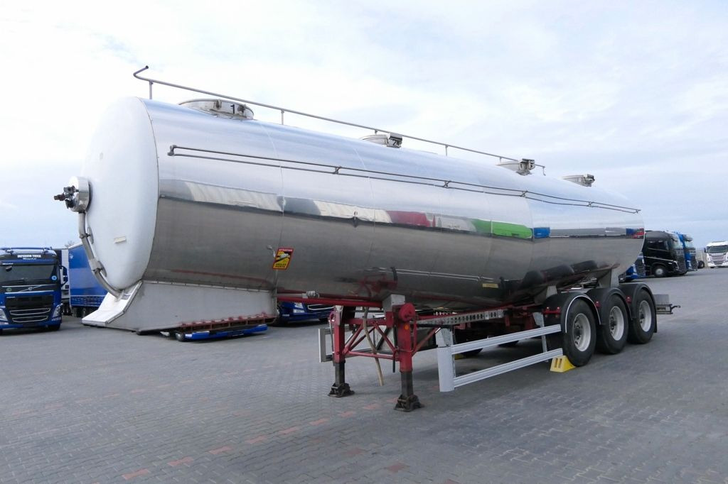 Menci ETA / FOOD LIQUID TANK TRAILER/32000 L/ 4 CHAMBE - Tartályos félpótkocsi: 2 kép. Menci ETA / FOOD LIQUID TANK TRAILER/32000 L/ 4 CHAMBE - Tartályos félpótkocsi: 2 kép.