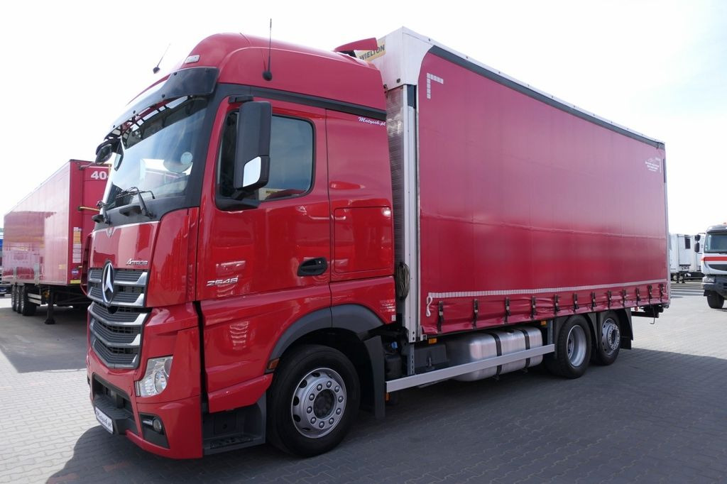 Mercedes-Benz ACTROS 25. 480 / FIRANKA / PODNOSZONY DACH / 3 o - Ponyvás teherautó: 2 kép. Mercedes-Benz ACTROS 25. 480 / FIRANKA / PODNOSZONY DACH / 3 o - Ponyvás teherautó: 2 kép.