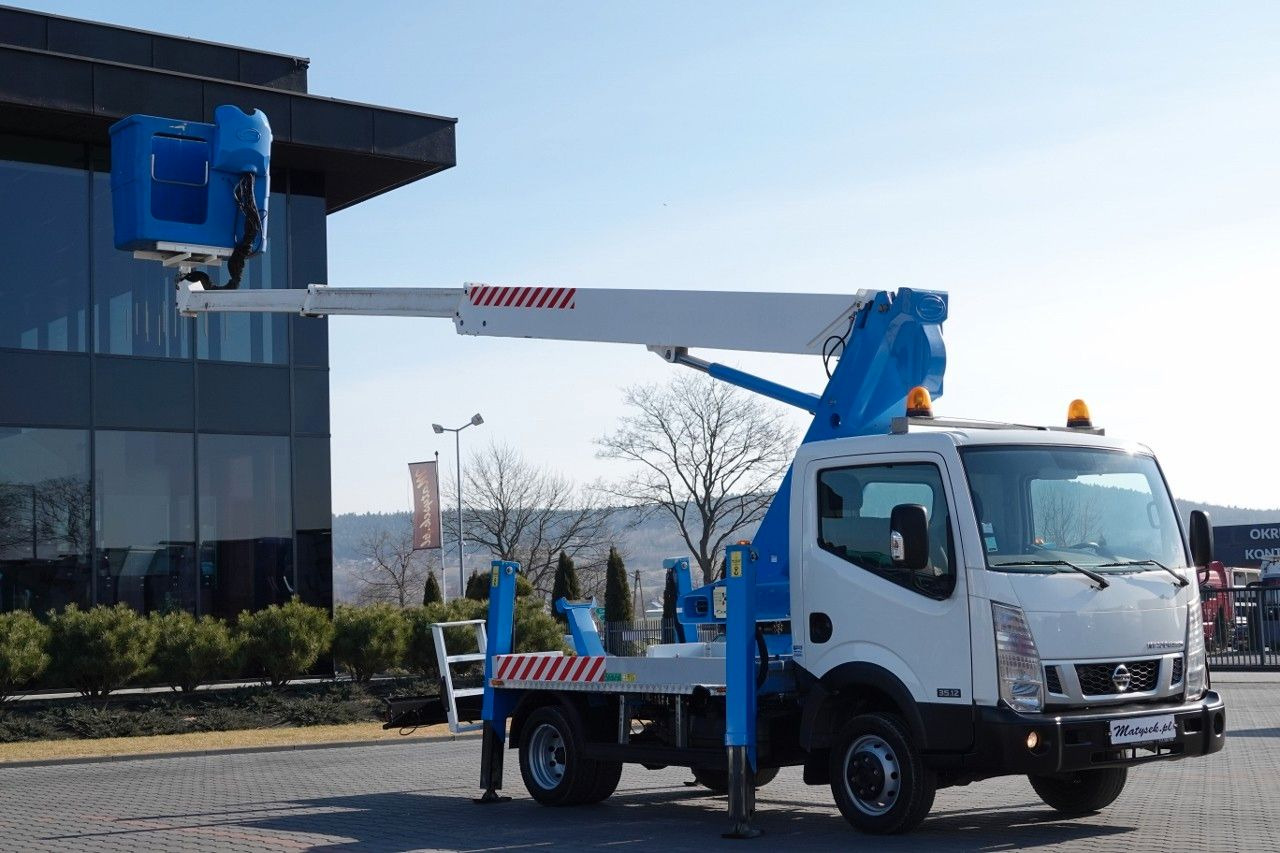 Nissan CABSTAR NT 400 / WZWYŻKA 18 METRÓW / PODNOŚNIK - Emelőkosaras teherautó: 2 kép. Nissan CABSTAR NT 400 / WZWYŻKA 18 METRÓW / PODNOŚNIK - Emelőkosaras teherautó: 2 kép.