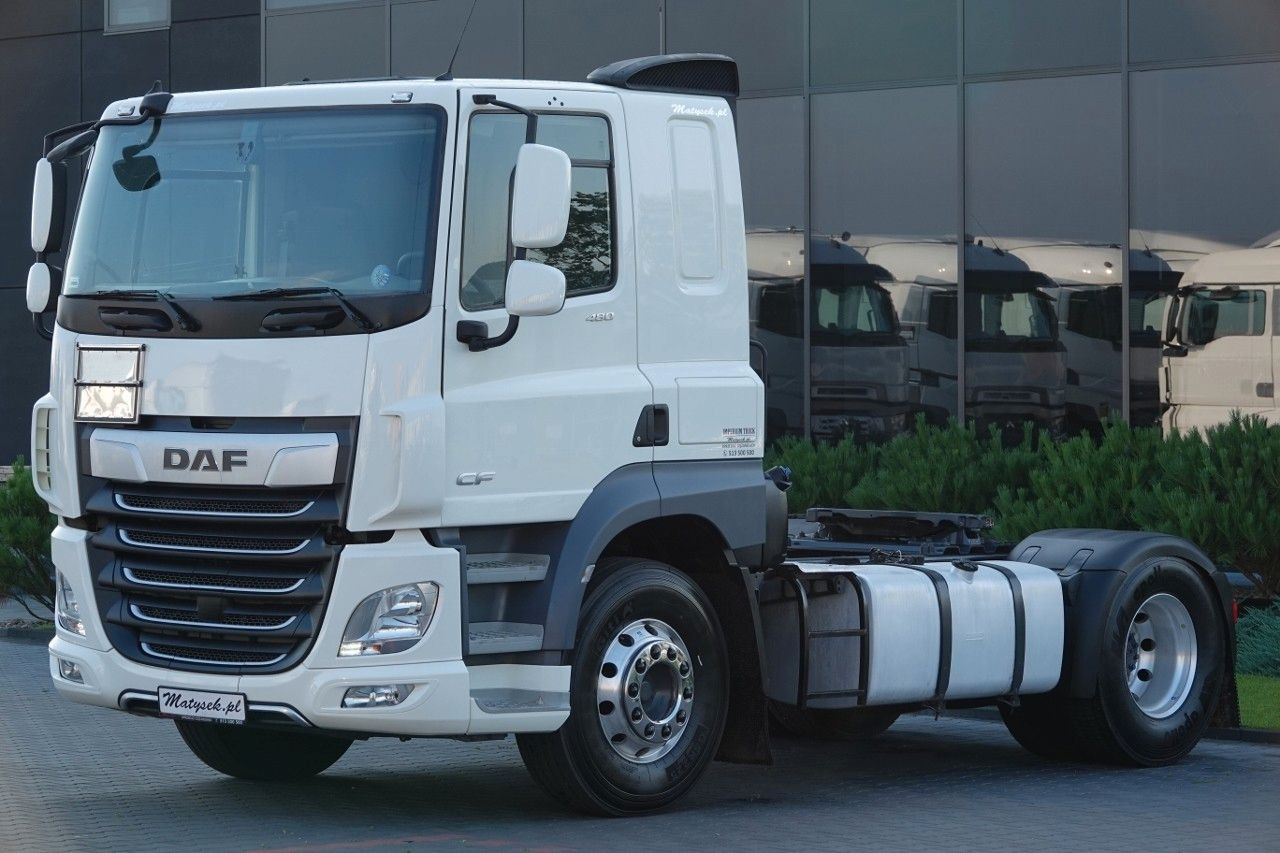 DAF CF 480 / PEŁNY ADR / NISKA KABINA / 2018 ROK / A - Nyergesvontató: 2 kép. DAF CF 480 / PEŁNY ADR / NISKA KABINA / 2018 ROK / A - Nyergesvontató: 2 kép.
