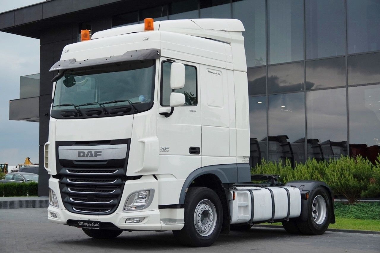 DAF XF 460 / SPACE CAB / OPONY 100% / SPROWADZONY / - Nyergesvontató: 1 kép. DAF XF 460 / SPACE CAB / OPONY 100% / SPROWADZONY / - Nyergesvontató: 1 kép.
