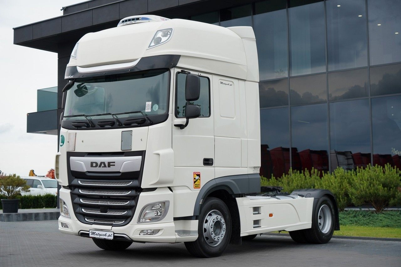 DAF XF 480 / SUPER SPACE CAB / I-PARK COOL / OPONY - Nyergesvontató: 2 kép. DAF XF 480 / SUPER SPACE CAB / I-PARK COOL / OPONY - Nyergesvontató: 2 kép.