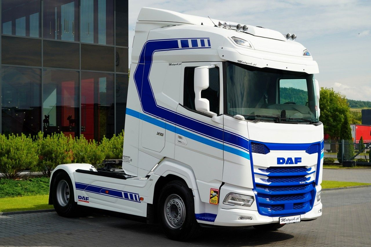 DAF XG 530 / RETARDER / FULL AIRMATIC / I-PARK COOL - Nyergesvontató: 2 kép. DAF XG 530 / RETARDER / FULL AIRMATIC / I-PARK COOL - Nyergesvontató: 2 kép.