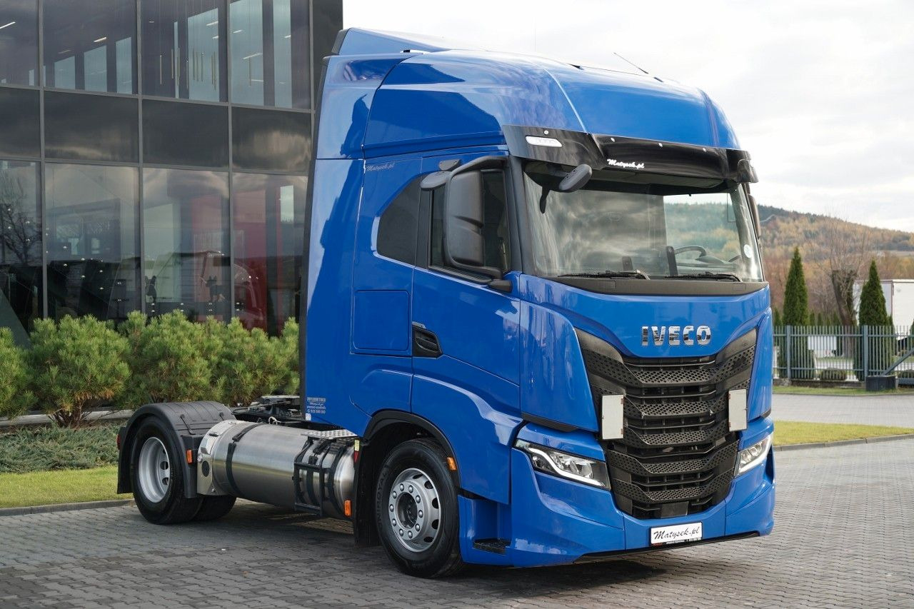 Iveco S-WAY / 460 / RETARDER /  LNG / - Nyergesvontató: 4 kép. Iveco S-WAY / 460 / RETARDER /  LNG / - Nyergesvontató: 4 kép.