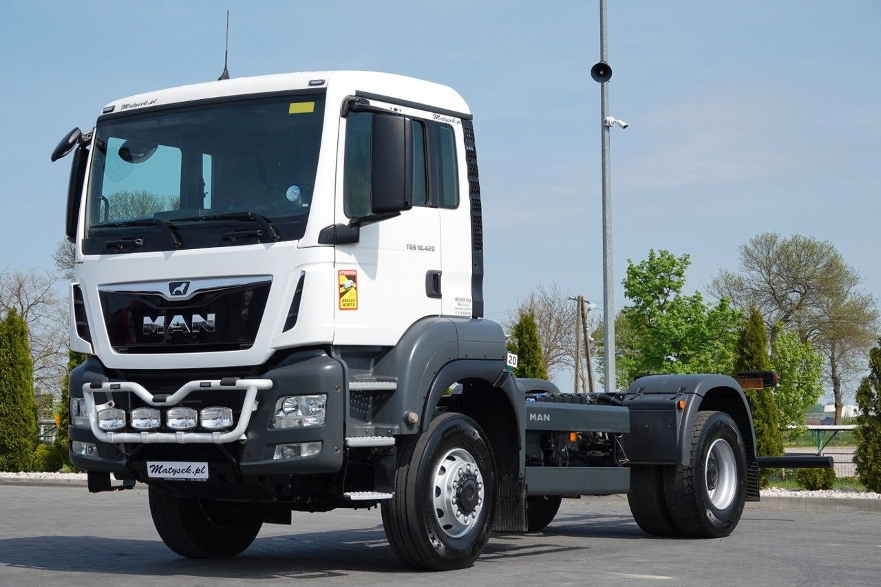 MAN TGS 18.420 / 4X4 / RAMA DŁ. 5,6 M / NAVI / DO Z - Nyergesvontató: 1 kép. MAN TGS 18.420 / 4X4 / RAMA DŁ. 5,6 M / NAVI / DO Z - Nyergesvontató: 1 kép.