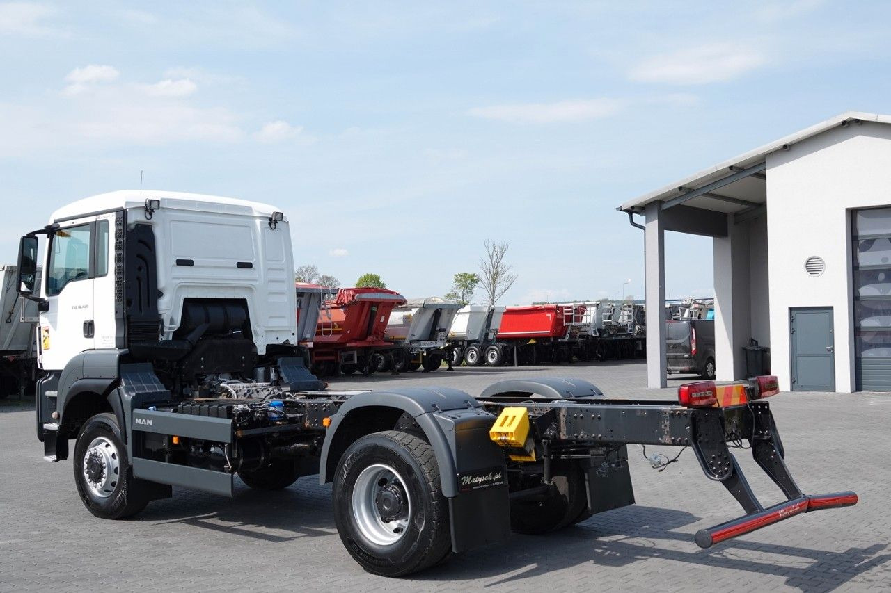 MAN TGS 18.420 / 4X4 / RAMA DŁ. 5,6 M / NAVI / DO Z - Nyergesvontató: 3 kép. MAN TGS 18.420 / 4X4 / RAMA DŁ. 5,6 M / NAVI / DO Z - Nyergesvontató: 3 kép.