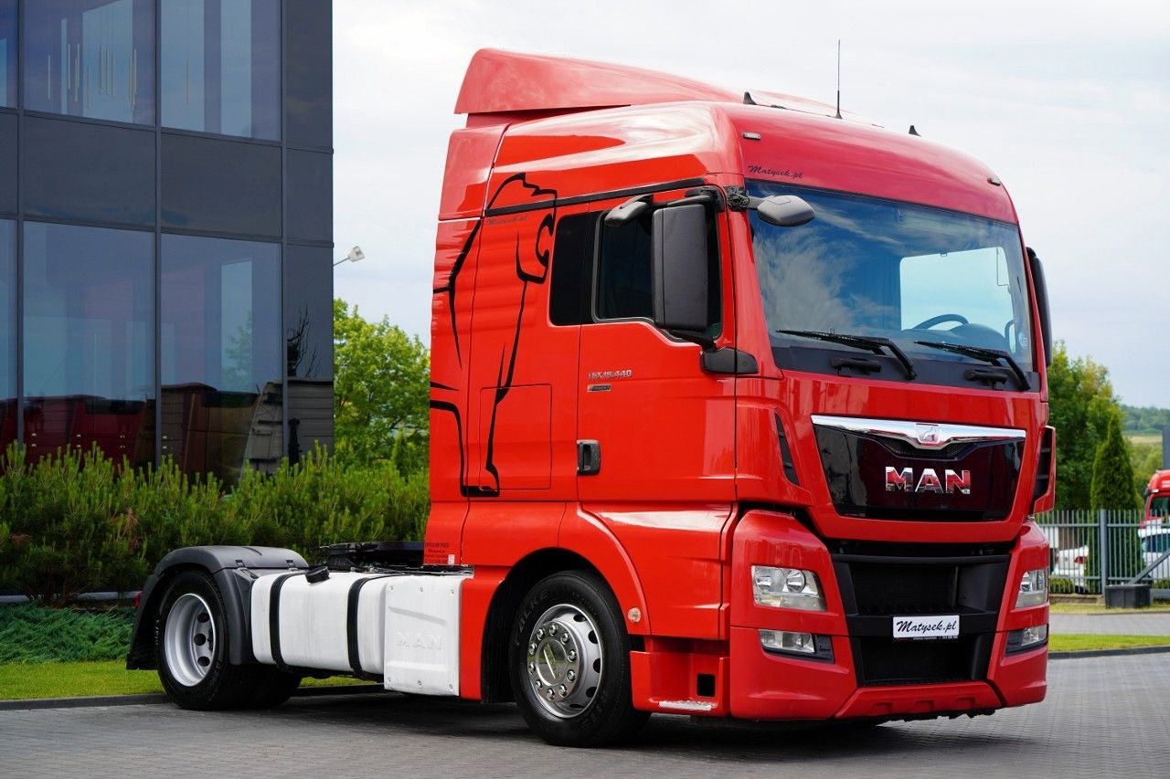 MAN TGX 18.440 / RETARDER / MEGA / LOWDECK / NAVI - Nyergesvontató: 1 kép. MAN TGX 18.440 / RETARDER / MEGA / LOWDECK / NAVI - Nyergesvontató: 1 kép.