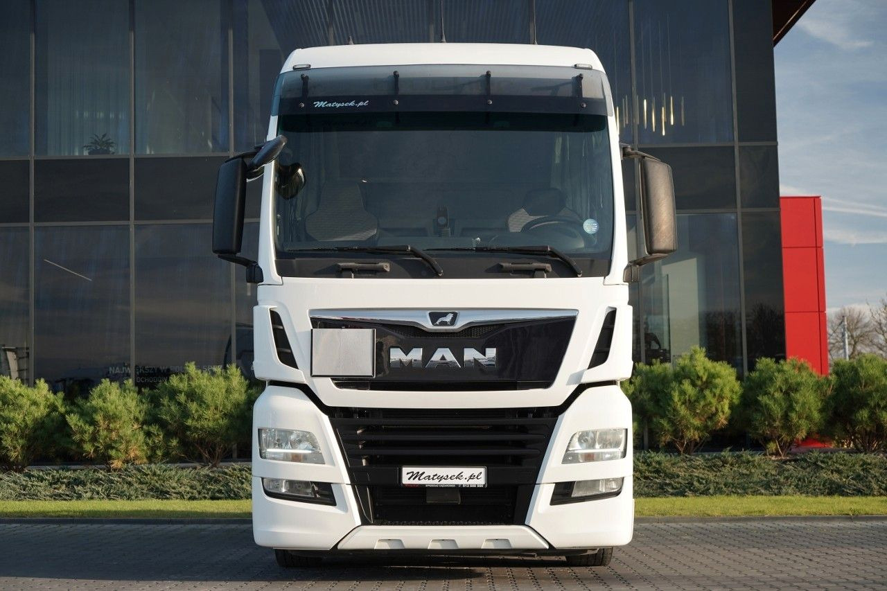 MAN TGX 18.470 / LOW DECK / MEGA / REGULOWANE SIODŁO - Nyergesvontató: 3 kép. MAN TGX 18.470 / LOW DECK / MEGA / REGULOWANE SIODŁO - Nyergesvontató: 3 kép.