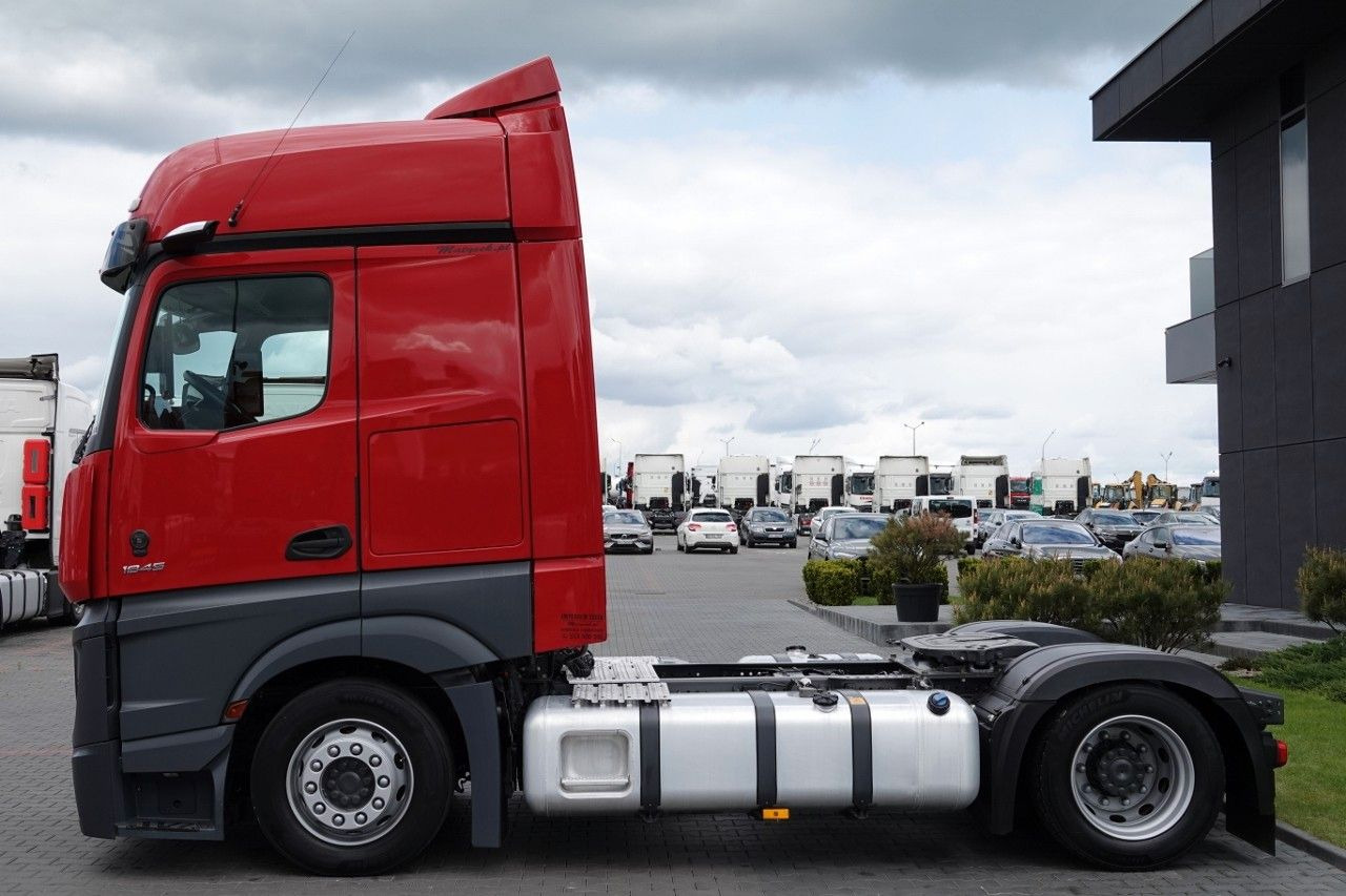 Mercedes-Benz ACTROS 1845 / LOW DECK / MEGA / BIG SPACE / PO K - Nyergesvontató: 3 kép. Mercedes-Benz ACTROS 1845 / LOW DECK / MEGA / BIG SPACE / PO K - Nyergesvontató: 3 kép.