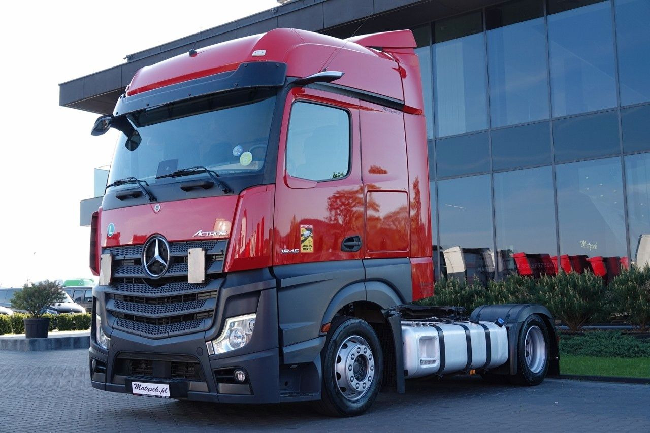 Mercedes-Benz ACTROS 1845 / LOW DECK / MEGA / BIG SPACE / PO K - Nyergesvontató: 2 kép. Mercedes-Benz ACTROS 1845 / LOW DECK / MEGA / BIG SPACE / PO K - Nyergesvontató: 2 kép.