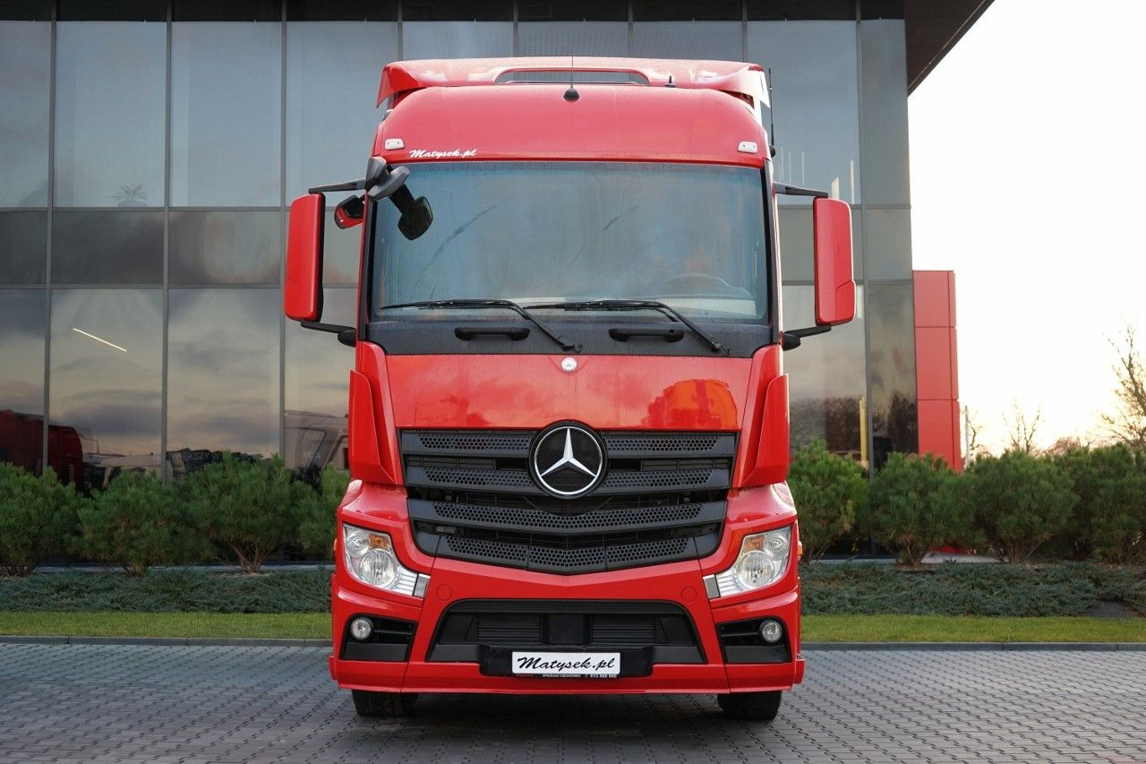 Mercedes-Benz ACTROS 1845 / STREAM SPACE - Nyergesvontató: 3 kép. Mercedes-Benz ACTROS 1845 / STREAM SPACE - Nyergesvontató: 3 kép.
