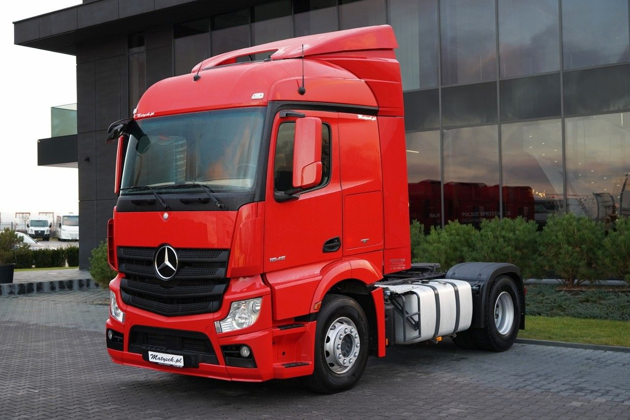 Mercedes-Benz ACTROS 1845 / STREAM SPACE - Nyergesvontató: 2 kép. Mercedes-Benz ACTROS 1845 / STREAM SPACE - Nyergesvontató: 2 kép.