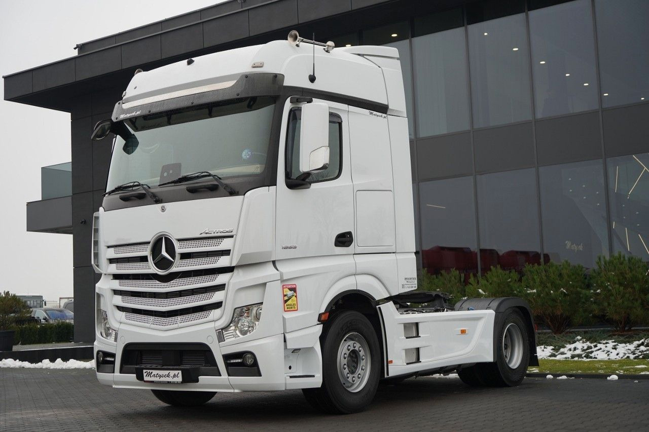 Mercedes-Benz ACTROS 1853 / HYDRAULIKA / RETARDER / BIG SPACE - Nyergesvontató: 1 kép. Mercedes-Benz ACTROS 1853 / HYDRAULIKA / RETARDER / BIG SPACE - Nyergesvontató: 1 kép.