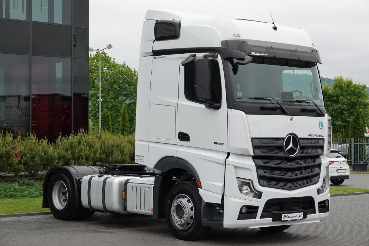 Mercedes-Benz ACTROS L 1945 / BIG SPACE / 20223 R / PO KONTR - Nyergesvontató: 1 kép. Mercedes-Benz ACTROS L 1945 / BIG SPACE / 20223 R / PO KONTR - Nyergesvontató: 1 kép.