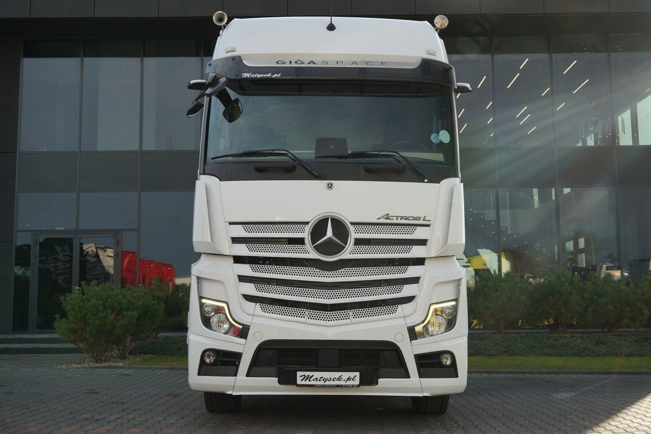 Mercedes-Benz ACTROS L 1851 / GIGA SPACE / RETARDER / 2022 R - Nyergesvontató: 3 kép. Mercedes-Benz ACTROS L 1851 / GIGA SPACE / RETARDER / 2022 R - Nyergesvontató: 3 kép.