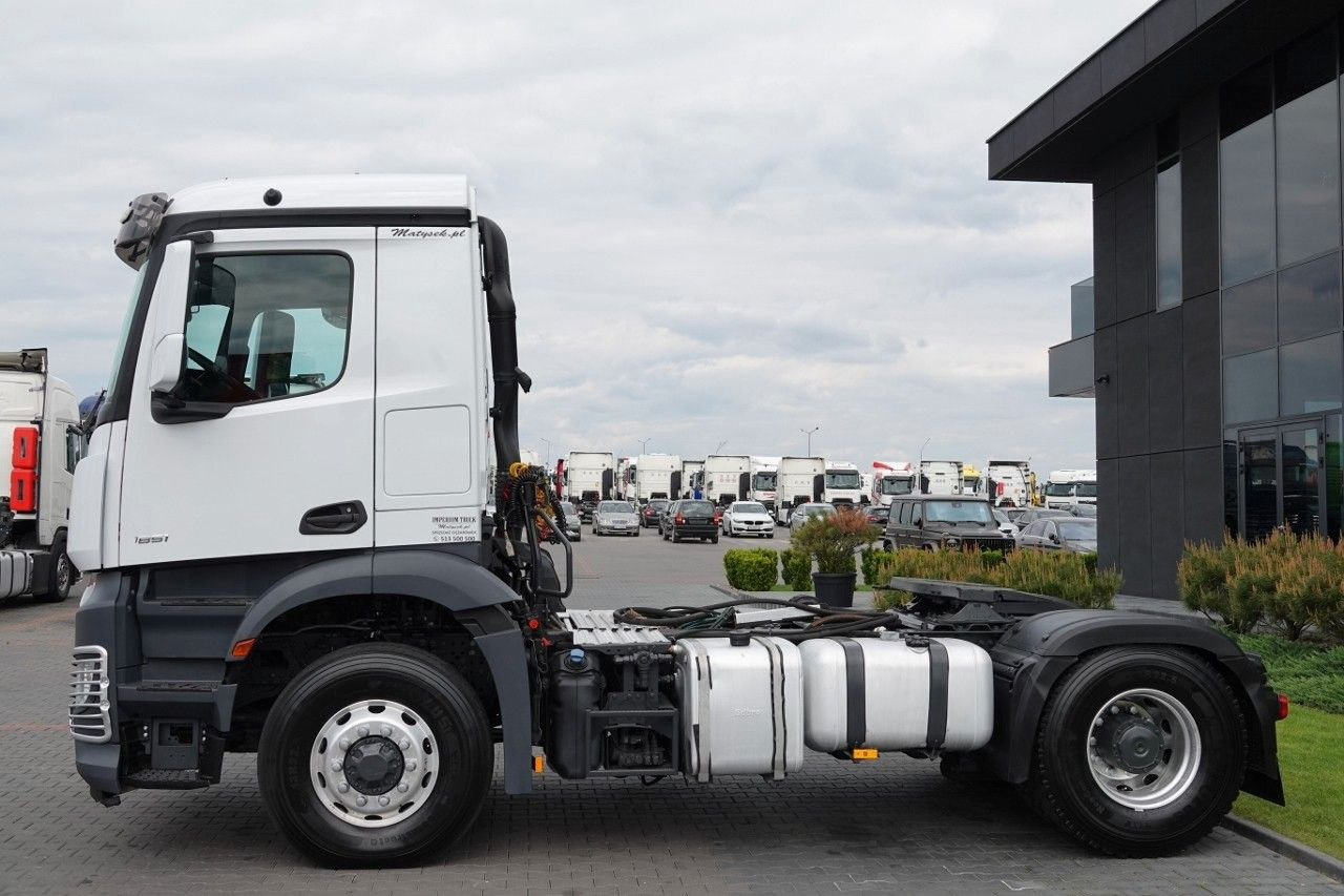Mercedes-Benz AROCS 1851 / 4X4 / HYDRODRIVE / KOMPRESOR DO WY - Nyergesvontató: 3 kép. Mercedes-Benz AROCS 1851 / 4X4 / HYDRODRIVE / KOMPRESOR DO WY - Nyergesvontató: 3 kép.