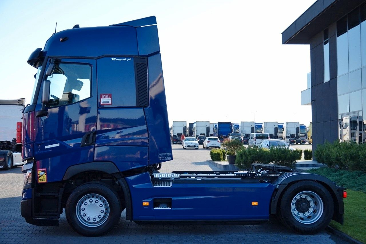 Renault T 520 / 13 L / RETARDER / I-PARK COOL / SKÓRY / Renault T 520 / 13 L / RETARDER / I-PARK COOL / SKÓRY / - Nyergesvontató: 3 kép. Renault T 520 / 13 L / RETARDER / I-PARK COOL / SKÓRY / Renault T 520 / 13 L / RETARDER / I-PARK COOL / SKÓRY / - Nyergesvontató: 3 kép.