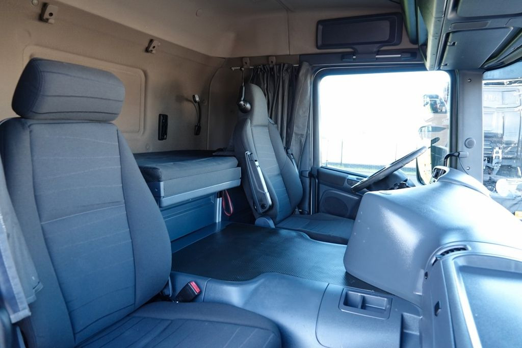 Nyergesvontató Scania P 450 / RETARDER / NISKA KABINA / WYSOKO ZAWIESZ: 16 kép.