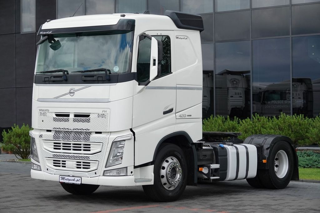 Volvo FH 420 / 13 L / PEŁNY ADR / 2017 ROK / LOW CAB - Nyergesvontató: 2 kép. Volvo FH 420 / 13 L / PEŁNY ADR / 2017 ROK / LOW CAB - Nyergesvontató: 2 kép.