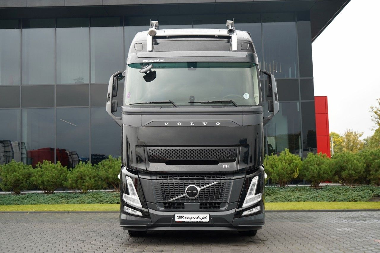 Volvo FH 500 / 2025 ROK / 91 TYS KM / XXL / I-SHIFT - Nyergesvontató: 3 kép. Volvo FH 500 / 2025 ROK / 91 TYS KM / XXL / I-SHIFT - Nyergesvontató: 3 kép.