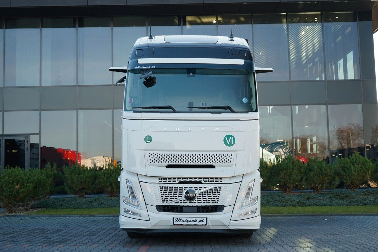 Volvo FH 500 AERO / 2025 ROK / I-SAVE / XXL / GWARANC - Nyergesvontató: 3 kép. Volvo FH 500 AERO / 2025 ROK / I-SAVE / XXL / GWARANC - Nyergesvontató: 3 kép.