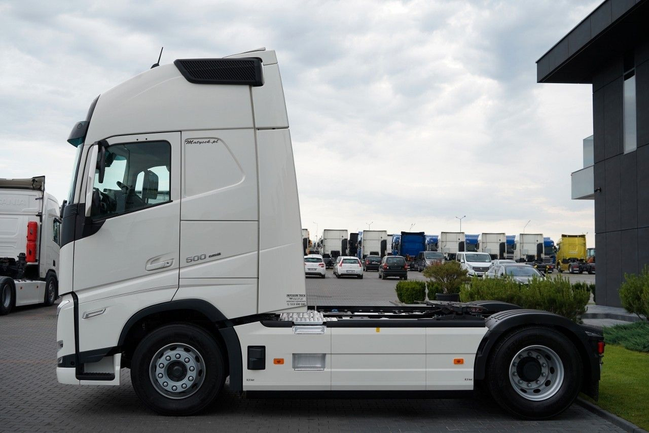 Volvo FH 500 / XXL / 2024 / I-PARK COOL / SKÓRY / I-SH - Nyergesvontató: 3 kép. Volvo FH 500 / XXL / 2024 / I-PARK COOL / SKÓRY / I-SH - Nyergesvontató: 3 kép.