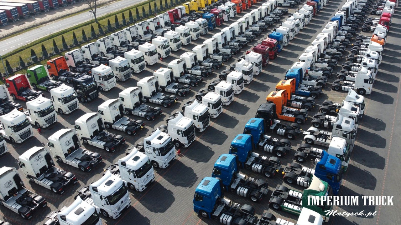 Renault D16 210 / 4x2 / KONTENER / 8.5M / WINDA DHOLLAND - Dobozos felépítményű teherautó: 4 kép. Renault D16 210 / 4x2 / KONTENER / 8.5M / WINDA DHOLLAND - Dobozos felépítményű teherautó: 4 kép.