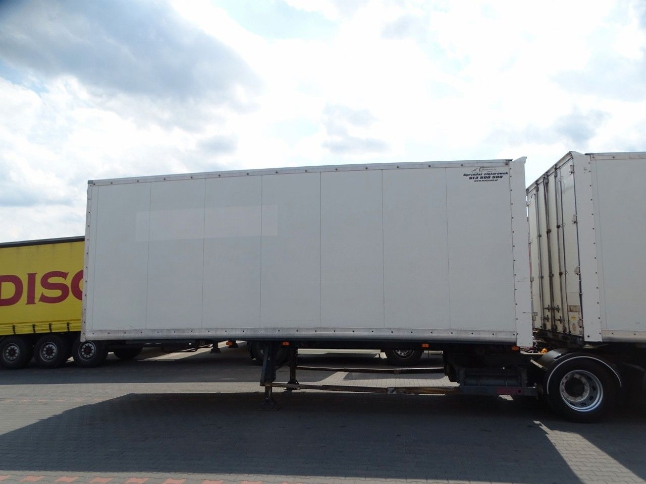 Samro JUMBO VEHICULAR BOX- 7,3 M + 7,3 M/KOFFER TANDEM - Félpótkocsi dobozos: 3 kép. Samro JUMBO VEHICULAR BOX- 7,3 M + 7,3 M/KOFFER TANDEM - Félpótkocsi dobozos: 3 kép.
