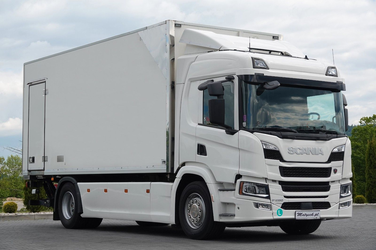Scania P 280 / 4x2 / CHŁODNIA -6,2 M / AGREGAT FRIGO BL - Dobozos felépítményű teherautó: 5 kép. Scania P 280 / 4x2 / CHŁODNIA -6,2 M / AGREGAT FRIGO BL - Dobozos felépítményű teherautó: 5 kép.