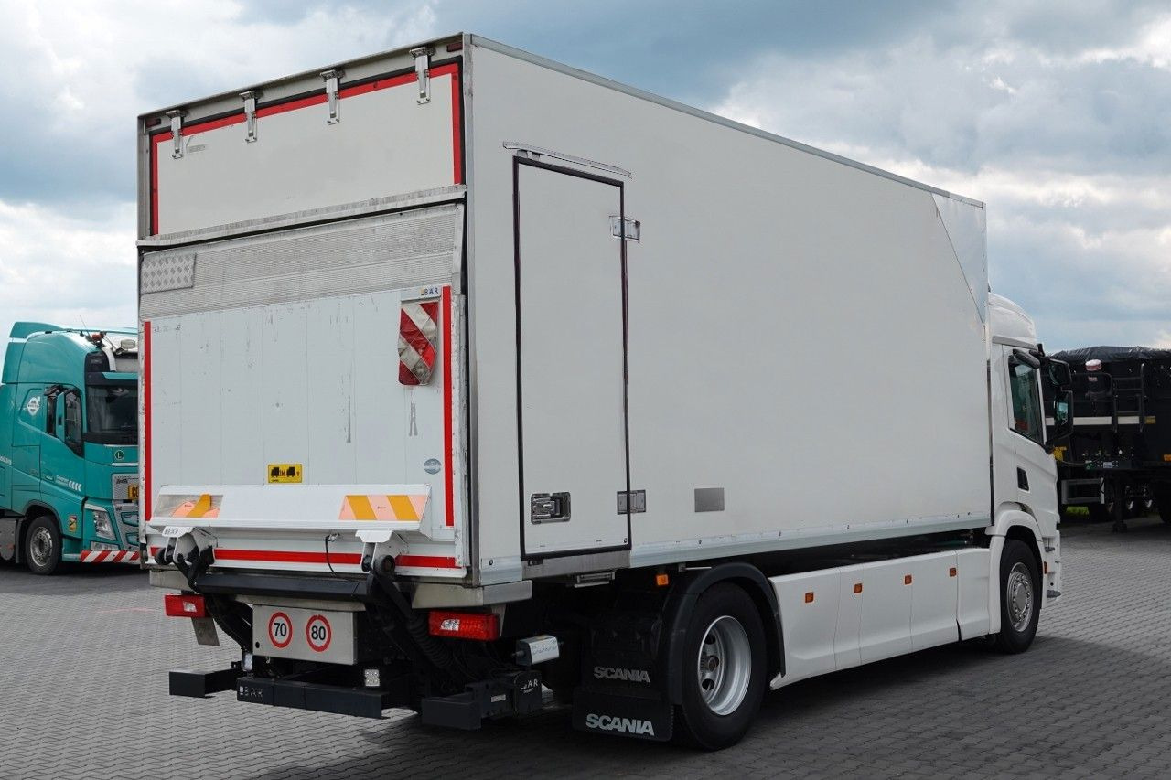 Scania P 280 / 4x2 / CHŁODNIA -6,2 M / AGREGAT FRIGO BL - Dobozos felépítményű teherautó: 4 kép. Scania P 280 / 4x2 / CHŁODNIA -6,2 M / AGREGAT FRIGO BL - Dobozos felépítményű teherautó: 4 kép.