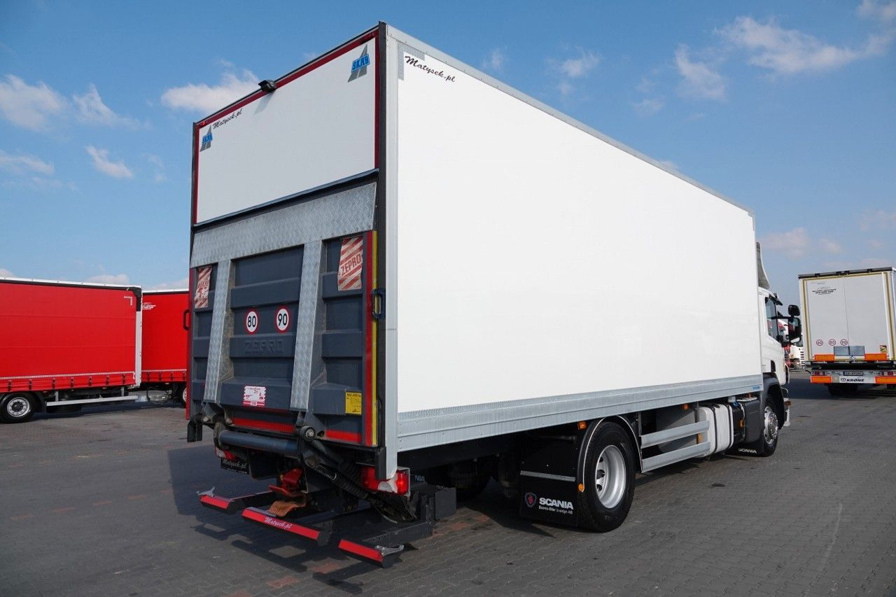 Scania P 450 / 4x2 / IZOTERMA / NIISKI PRZEBIEG 96 ty - Hűtős teherautó: 4 kép. Scania P 450 / 4x2 / IZOTERMA / NIISKI PRZEBIEG 96 ty - Hűtős teherautó: 4 kép.
