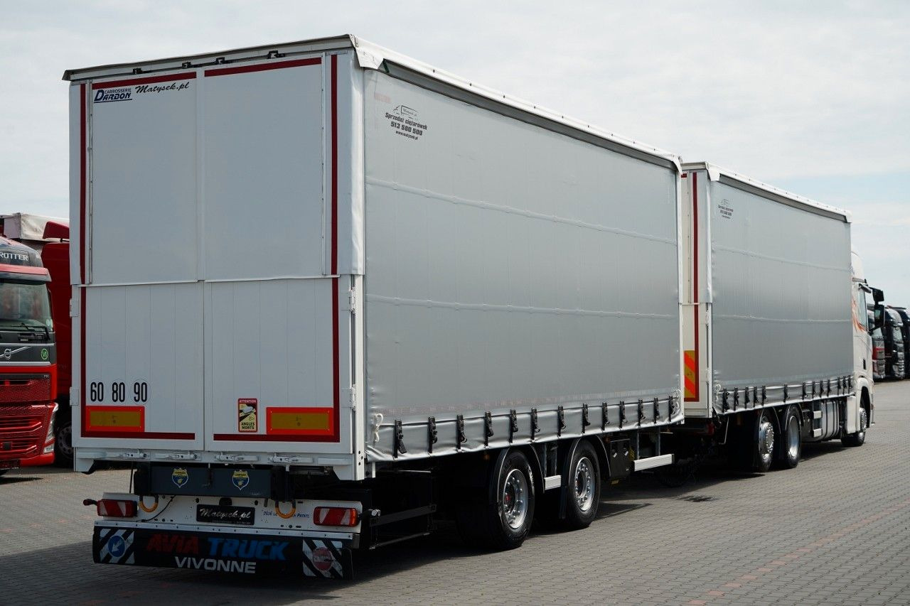 Scania R 450 / ZESTAW TANDEM 120 M3 / PRZEJAZDOWY / OŚ - Ponyvás teherautó: 3 kép. Scania R 450 / ZESTAW TANDEM 120 M3 / PRZEJAZDOWY / OŚ - Ponyvás teherautó: 3 kép.