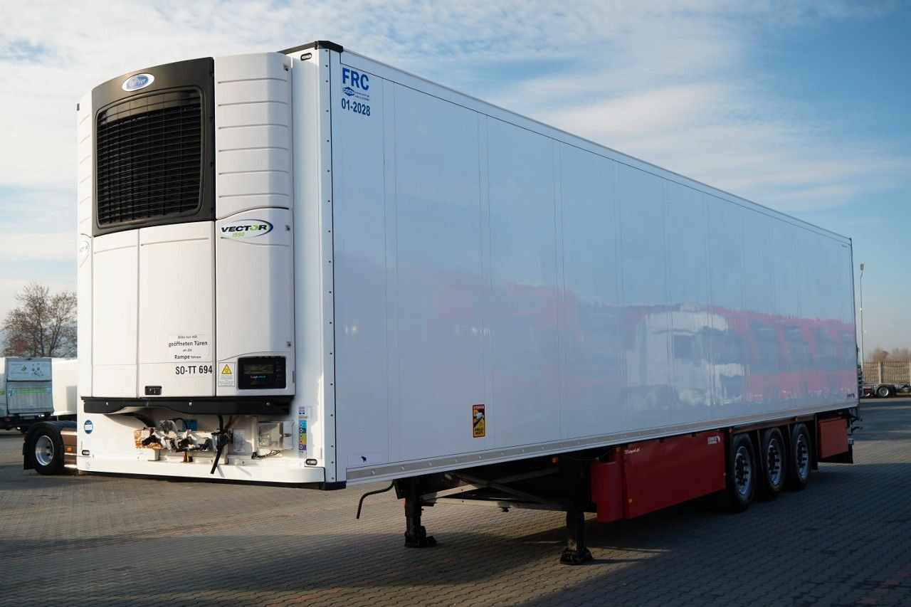 Schmitz Cargobull CHŁODNIA / CARRIER VECTOR 1550 / OŚ PODNOSZONA / - Félpótkocsi hűtős: 3 kép. Schmitz Cargobull CHŁODNIA / CARRIER VECTOR 1550 / OŚ PODNOSZONA / - Félpótkocsi hűtős: 3 kép.